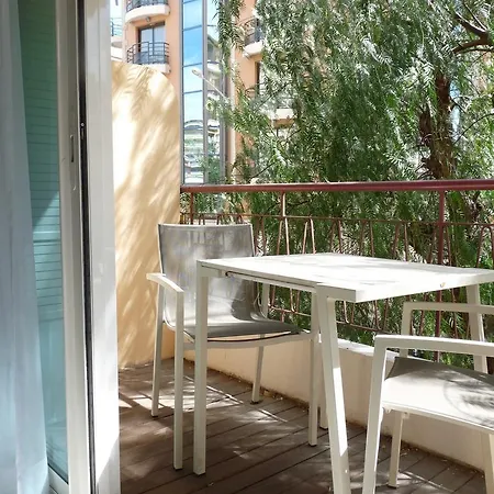 Apartment 85